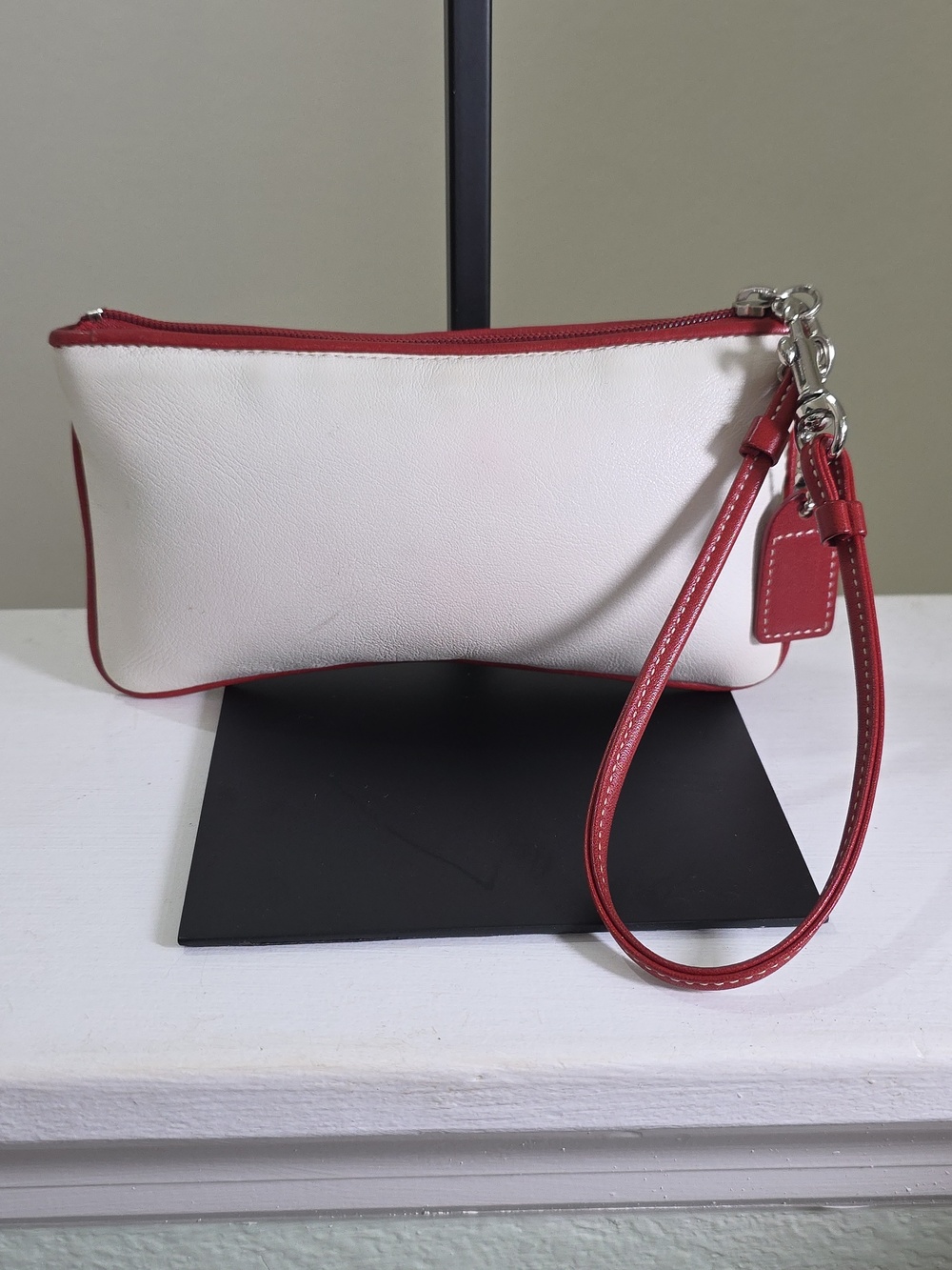 Coach Limited Edition Vintage Heart Leather Wristlet EUC - Picture 8 of 17